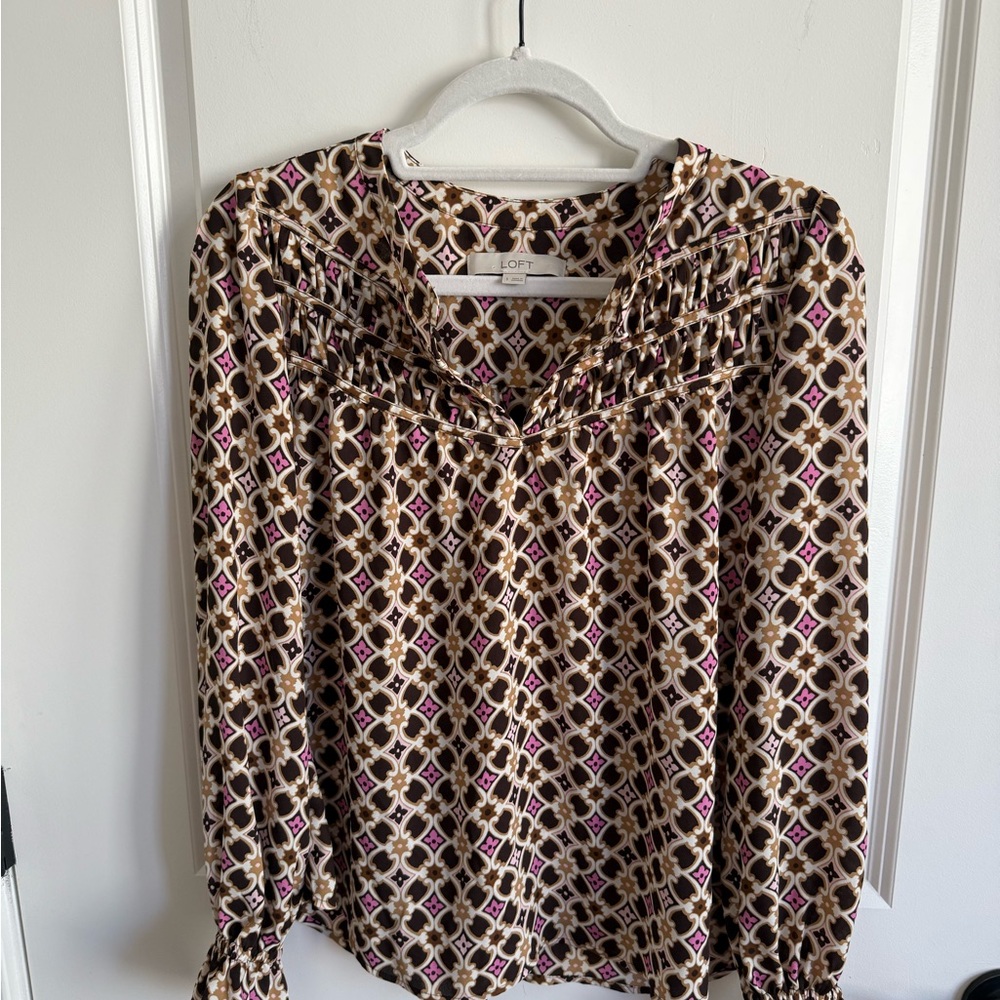 LOFT brown & pink patterned blouse with ruffle detail and tie at the neck. Sz s